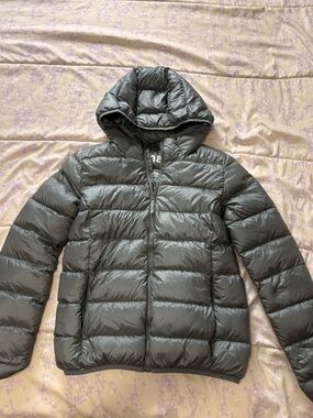 Aritzia little puff packable jacket